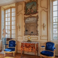 Exposition de mobilier et d'objets d'art