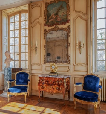 Exposition de mobilier et d'objets d'art