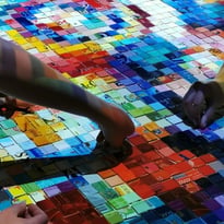 Atelier participatif Carton-pixel avec la compagnie L minuscule