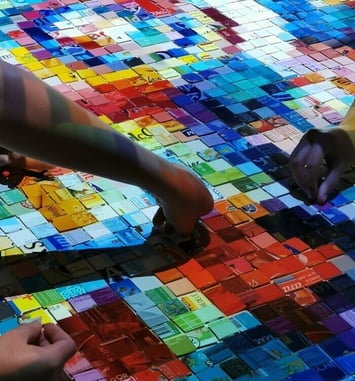 Atelier participatif Carton-pixel avec la compagnie L minuscule