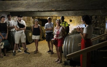 Visite guidée de la cave de vieillissement de Calvados du manoir
