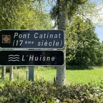 Visite guidée de Mauves-sur-Huisne, du Pont Catinat à l'église Saint-Pierre
