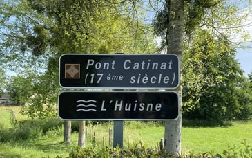 Visite guidée de Mauves-sur-Huisne, du Pont Catinat à l'église Saint-Pierre